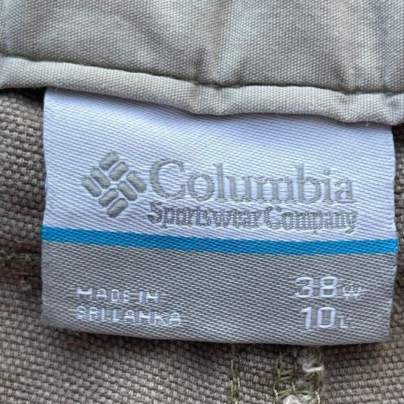 Columbia Tan Cargo Shorts, Size 38 - Picture 9 of 13
